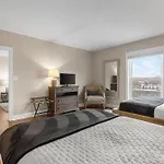 Holiday home On Famous Music Row - Pool, Parking, Walk To Bars *