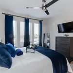 Modern 2Br Near Domain & Tech