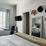 Perfect Cma Fest Hq, Rooftop 10 Mins To Downtown, Garage, Ping Pong, Karaoke, Axe Throwing, Shuffleboard, 10 Mins To Broadway, 5 Mins To Five Points, Perfect For Bachelors Or Bachelorettes, 24 Hr Hospitality Holiday home Nashville