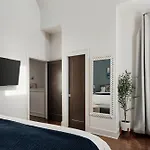 Perfect Cma Fest Hq, Rooftop 10 Mins To Downtown, Garage, Ping Pong, Karaoke, Axe Throwing, Shuffleboard, 10 Mins To Broadway, 5 Mins To Five Points, Perfect For Bachelors Or Bachelorettes, 24 Hr Hospitality Holiday home *