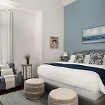 Perfect Cma Fest Hq, Rooftop 10 Mins To Downtown, Garage, Ping Pong, Karaoke, Axe Throwing, Shuffleboard, 10 Mins To Broadway, 5 Mins To Five Points, Perfect For Bachelors Or Bachelorettes, 24 Hr Hospitality Nashville