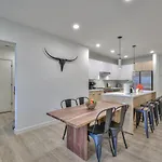 3br2ba Lux Pool Walk To Broadway 08mi Holiday home *