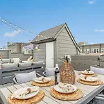 The Hawkins House - Walk To Gulch, Rooftop Views! * Nashville