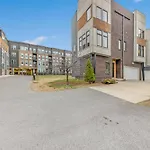 The Hawkins House - Walk To Gulch, Rooftop Views!