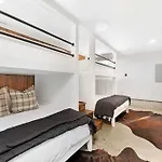 Holiday home The Hawkins House - Walk To Gulch, Rooftop Views! Nashville