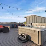 Hot Tub Poker Pool Table & Rooftop Mls View Nashville