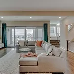The Skyline Manor Holiday home