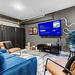 14 Bed Luxe Retreat With Game & Perfect For Large Groups! *