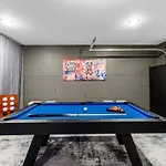 14 Bed Luxe Retreat With Game & Perfect For Large Groups! Holiday home Nashville