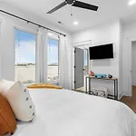 Holiday home 14 Bed Luxe Retreat With Game & Perfect For Large Groups! Nashville