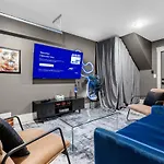 Holiday home 14 Bed Luxe Retreat With Game & Perfect For Large Groups! *