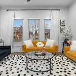 14 Bed Luxe Retreat With Game & Perfect For Large Groups! *