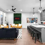 Holiday home 14 Bed Luxe Retreat With Game & Perfect For Large Groups! *