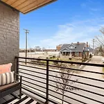 14 Bed Luxe Retreat With Game & Perfect For Large Groups!