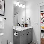 14 Bed Luxe Retreat With Game & Perfect For Large Groups! *