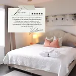Holiday home Welcome To Your East Oasis! Super Host! *