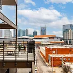 Penthouse Luxury With Pool Patio And City View Plus Walk To Broadway