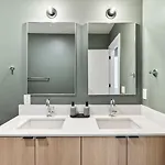 Penthouse Luxury With Pool Patio And View Walk To Broadway Holiday home Nashville