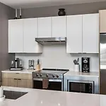 Penthouse Luxury With Pool Patio And View Walk To Broadway Nashville