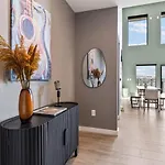 Penthouse Luxury With Pool Patio And View Walk To Broadway Holiday home *