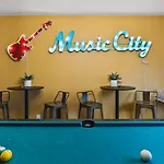 Pool Table Walk To Downtown Bars And Farmers Market Holiday home *