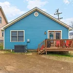 Pool Table Walk To Downtown Bars And Farmers Market