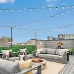 The Hawkins House - Walk To Gulch, Rooftop Views! Holiday home *