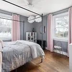 The Woods Cozy 3Br Cottage Near Downtown