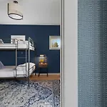 The Traveller New Redesign With Peloton & Sauna! Holiday home *