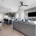 Holiday home The Traveller New Redesign With Peloton & Sauna! *