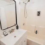 1009 Eastside Vibe - Big & Holiday home