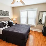 1009 Eastside Vibe - Big & Holiday home