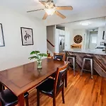 1009 Eastside Vibe - Big & Holiday home *