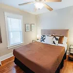 1009 Eastside Vibe - Big & Holiday home