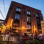 7 Min Drive To Broadway- Walkable Neighborhood