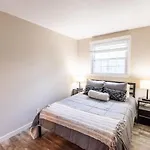Sleeps 6-Full Kitchen-4 Beds-Big Couch-Officespace