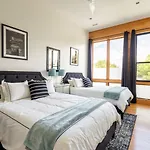 A Spacious Home With Amazing Views And Elevated Outdoor Spaces