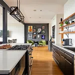 A Spacious With Amazing Views And Elevated Outdoor Spaces Holiday home