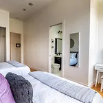 A Spacious With Amazing Views And Elevated Outdoor Spaces Holiday home Nashville
