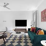 Chic Oasis 5 Mins To Broadway - 8 Beds - B-Nashy