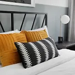 Chic Oasis 5 Mins To Broadway - 8 Beds - B-Nashy