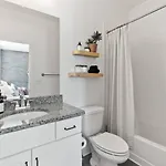 Holiday home Vibrant In The Nations With Garage Walk To Restaurants And Shops Nashville