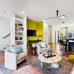 Vibrant In The Nations With Garage Walk To Restaurants And Shops