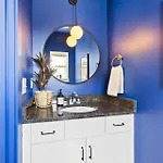 Vibrant In The Nations With Garage Walk To Restaurants And Shops Holiday home