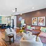 Holiday home Vibrant In The Nations With Garage Walk To Restaurants And Shops