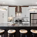 Vibrant In The Nations With Garage Walk To Restaurants And Shops