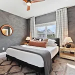 Holiday home Vibrant In The Nations With Garage Walk To Restaurants And Shops