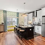 Vibrant In The Nations With Garage Walk To Restaurants And Shops Holiday home *