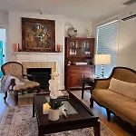 Cozy Retreat In Upscale Hills In West *
