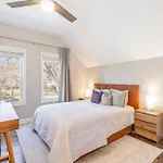 Modern Farmhouse- Fenced Backyard+Patio-12 South
